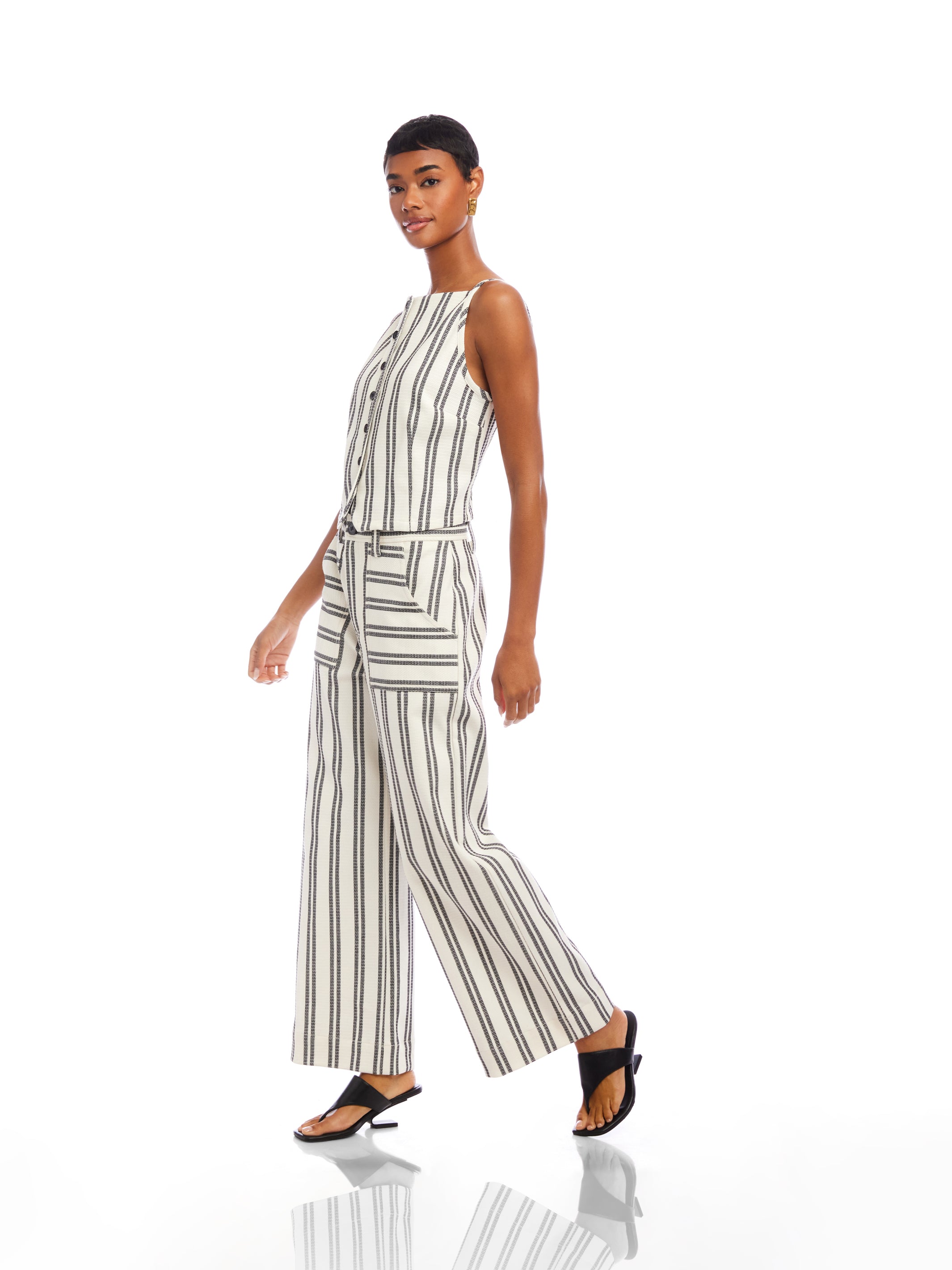 Elis Sleeveless Button-Up Top