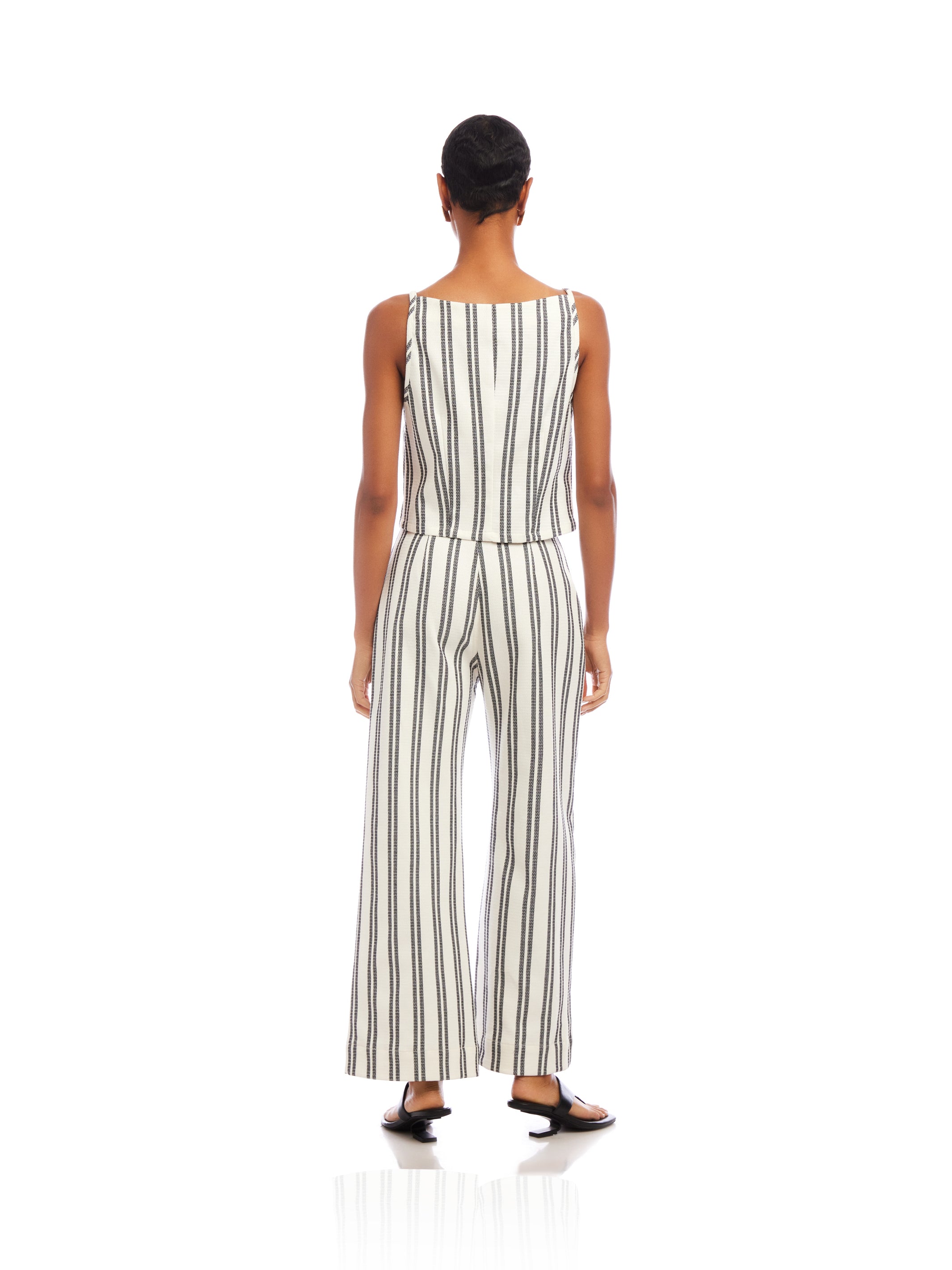 Elis Sleeveless Button-Up Top