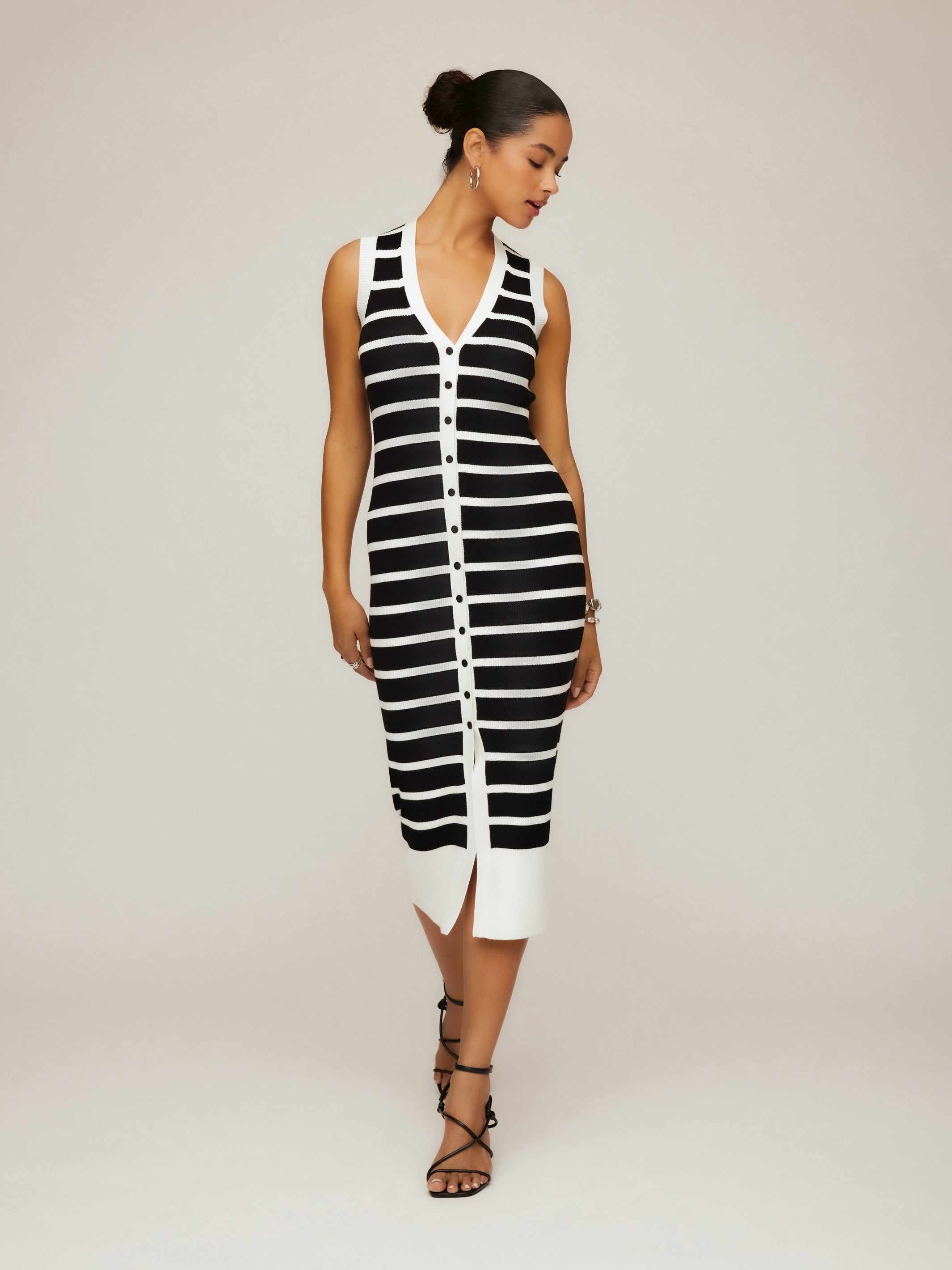 Fifteen Twenty Jenna V-Neck Sweater Dress Stripe / S Fifteen Twenty Jenna V-Neck Sweater Dress Stripe / S