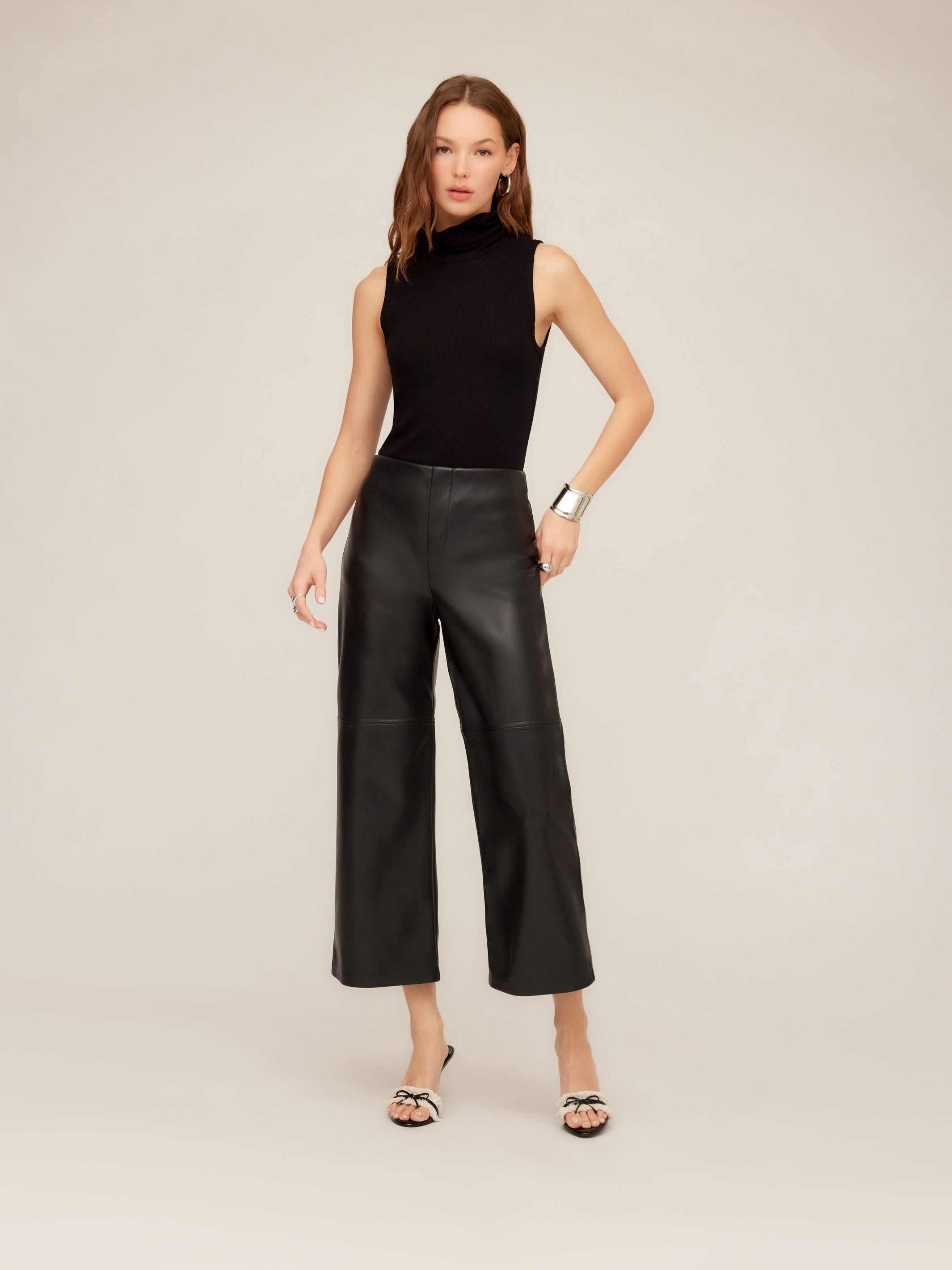 Sleeveless Turtleneck Slim Fit Rib-Knit Top for Layering – Fifteen
