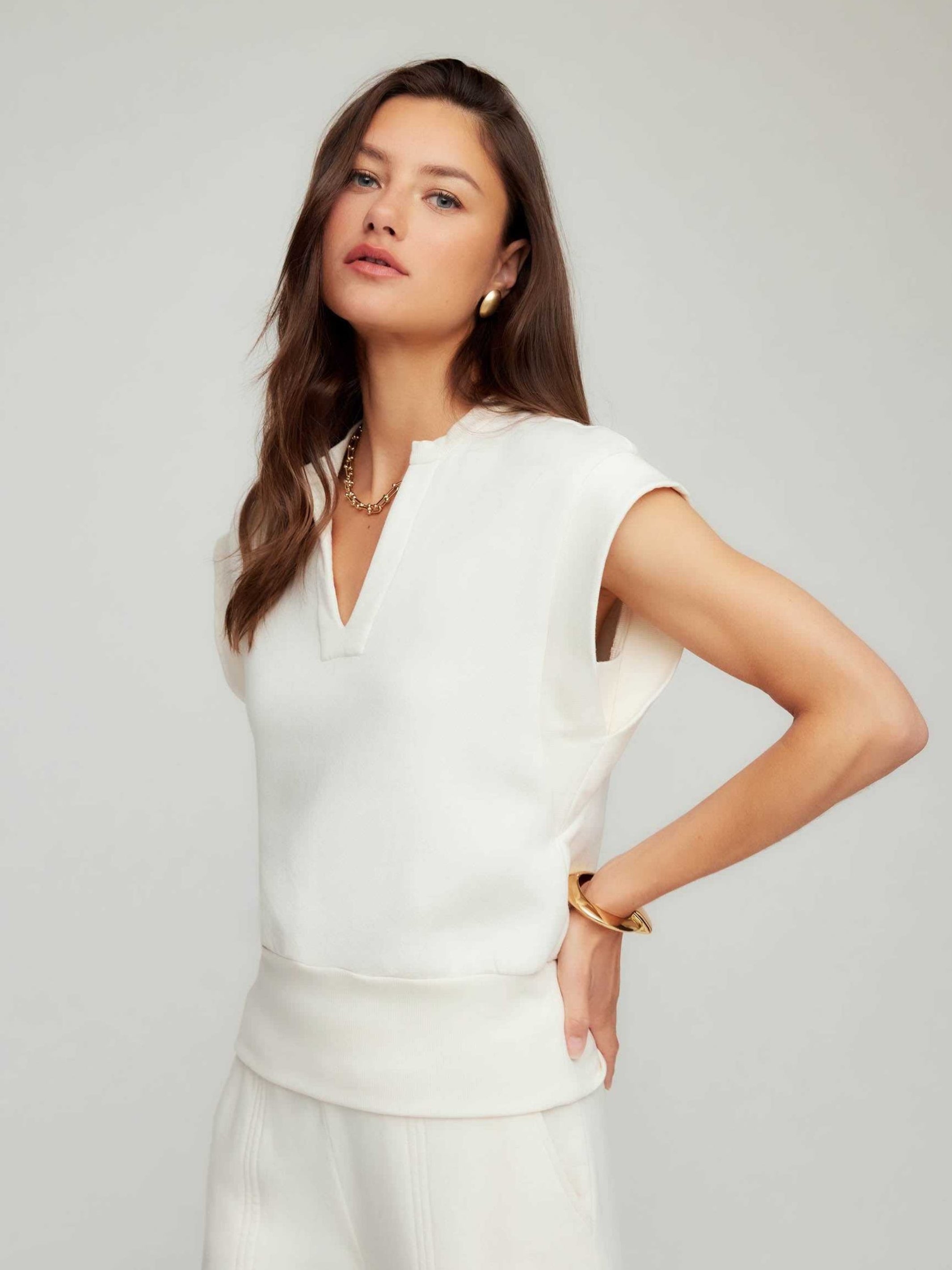 Morgan V-Neck Top in soft fleece with short sleeves and relaxed fit