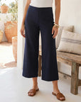 Stylish wide-leg cropped pants in viscose blend with elastic waistband and relaxed fit
