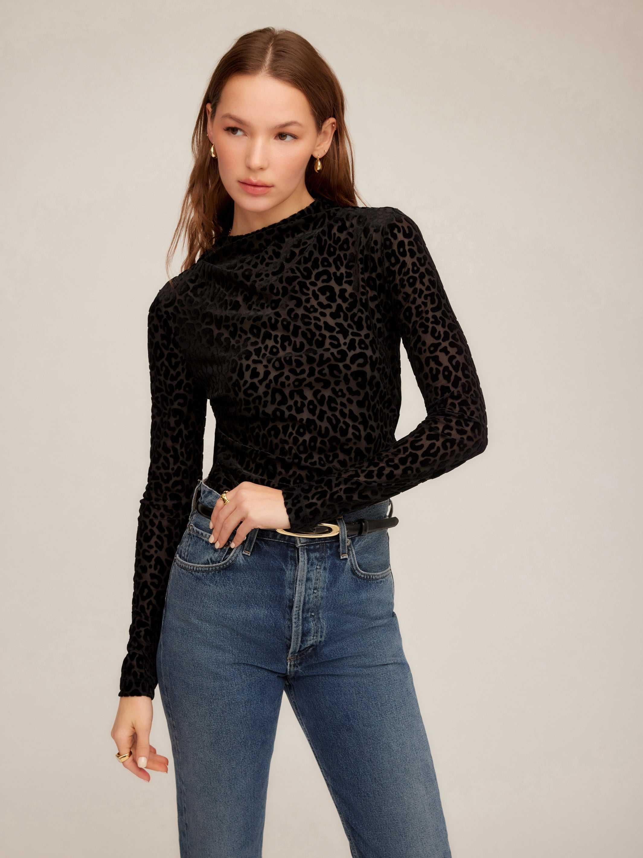トップス Suede Patch Print Slim Fit Top PUMA classics cropped slim t-shirt in black | ASOS