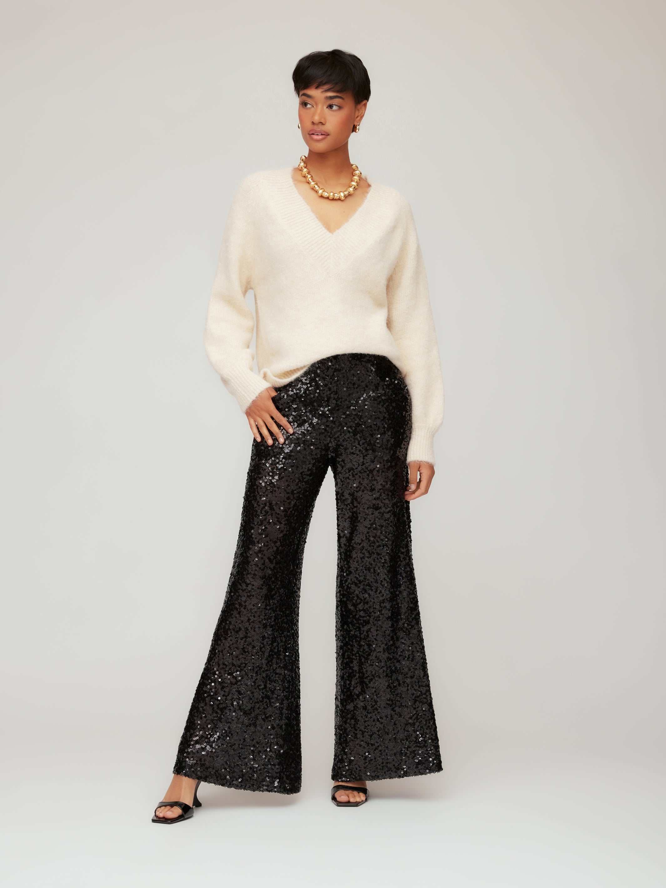 Heather V-Neck Sweater - Cozy Modern Knit with Ribbed Details